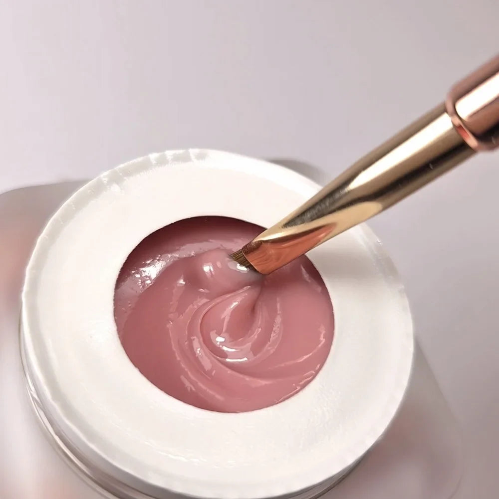 Textura del Builder Gel Cupio Make-Up Fiber Natural en rosa nude empolvado al trabajarlo