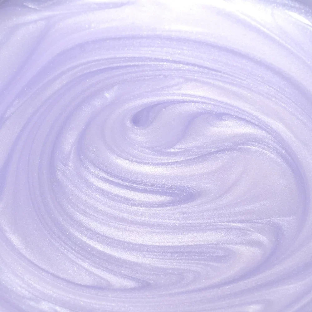 Textura del Builder Gel Cupio Pearl Bloom Twilight Spark en lila claro perlado al trabajarlo