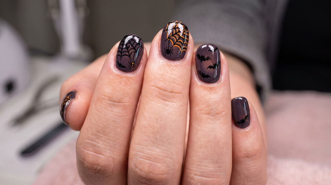 Uñas de Halloween 2026: diseños de telaraña, arañas y murciélagos en nail art profesional