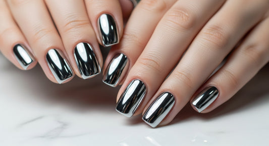 Uñas cromadas efecto espejo plateado: polvo cromo profesional sobre esmalte semipermanente
