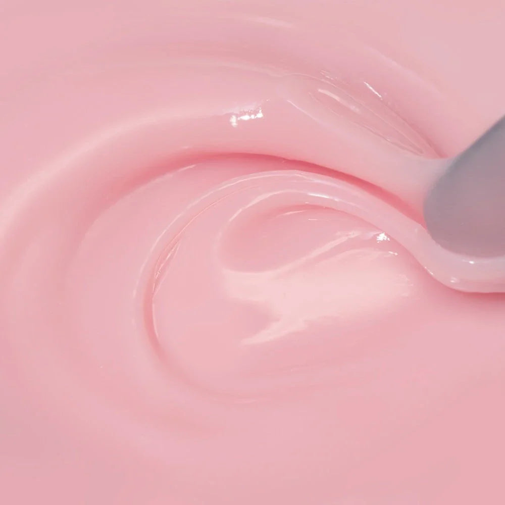 Textura del Builder Gel Cupio Make-Up Bubble Gum en rosa chicle claro al trabajarlo