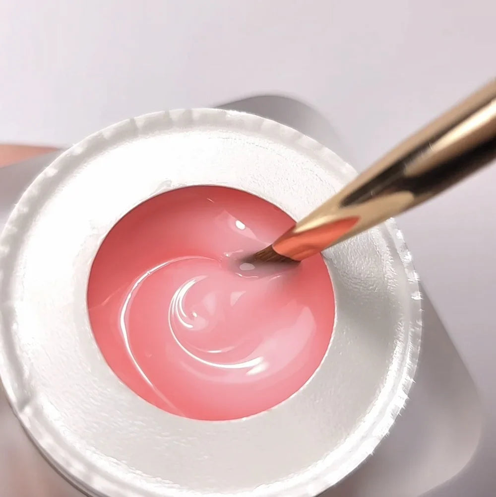 Textura del Builder Gel Cupio Make-Up Bubble Gum en rosa chicle claro de cerca