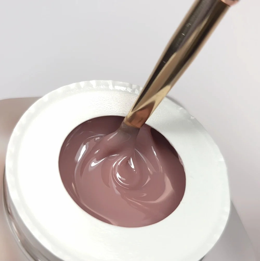 Textura del Builder Gel Cupio Make-Up Pink en malva rosado al trabajarlo