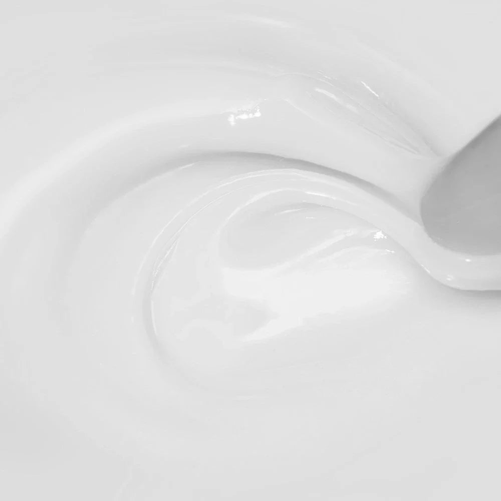 Textura del Builder Gel Cupio Milky White en blanco lechoso al trabajarlo
