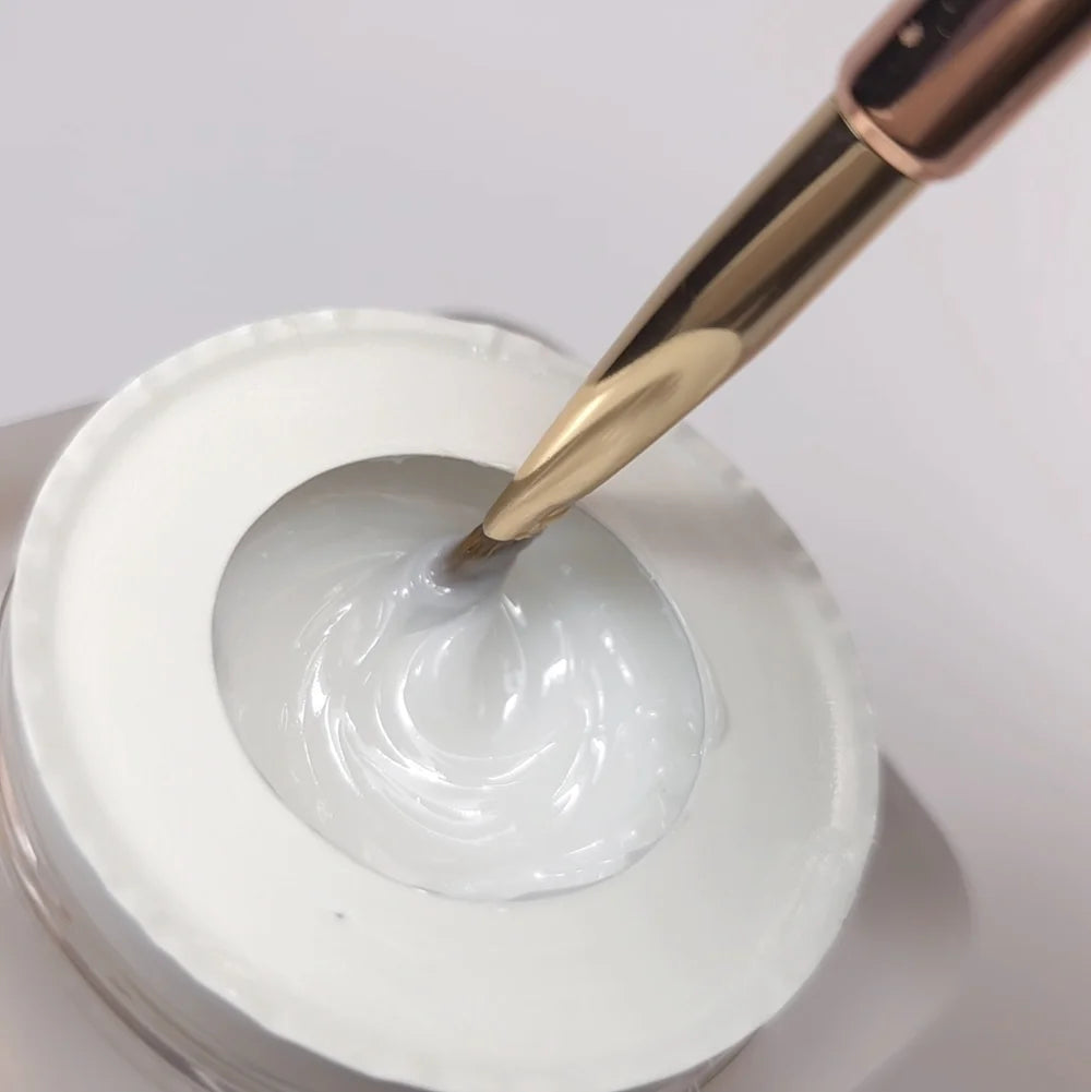 Textura del Builder Gel Cupio Milky White en blanco lechoso de cerca
