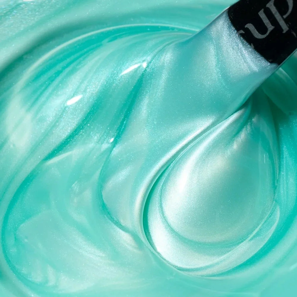 Detalle del color aguamarina perlado del Builder Gel Cupio Pearl Bloom Seafoam Kiss