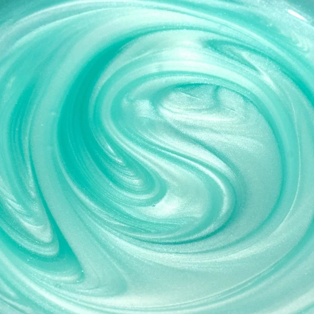 Textura del Builder Gel Cupio Pearl Bloom Seafoam Kiss en aguamarina perlado al trabajarlo