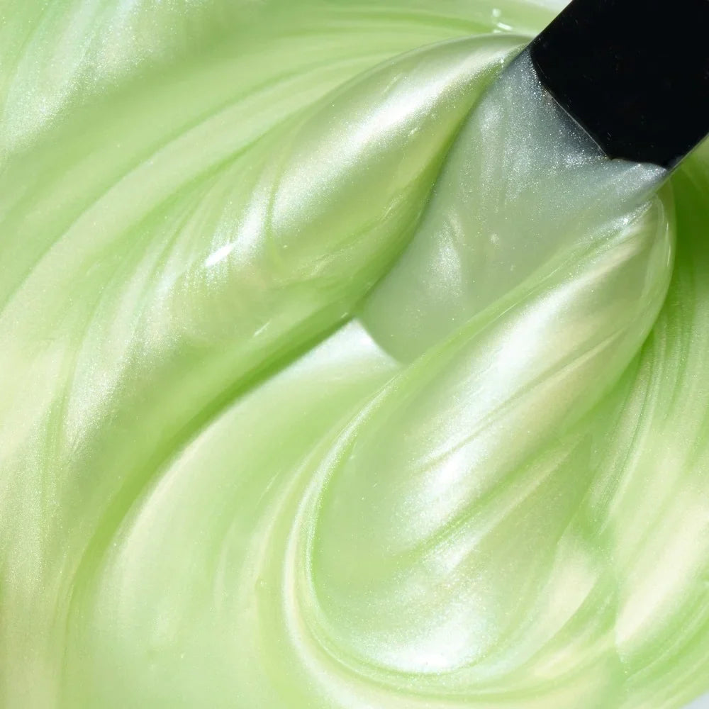 Detalle del color verde pistacho perlado del Builder Gel Cupio Pearl Bloom Sunbeam Sorbet