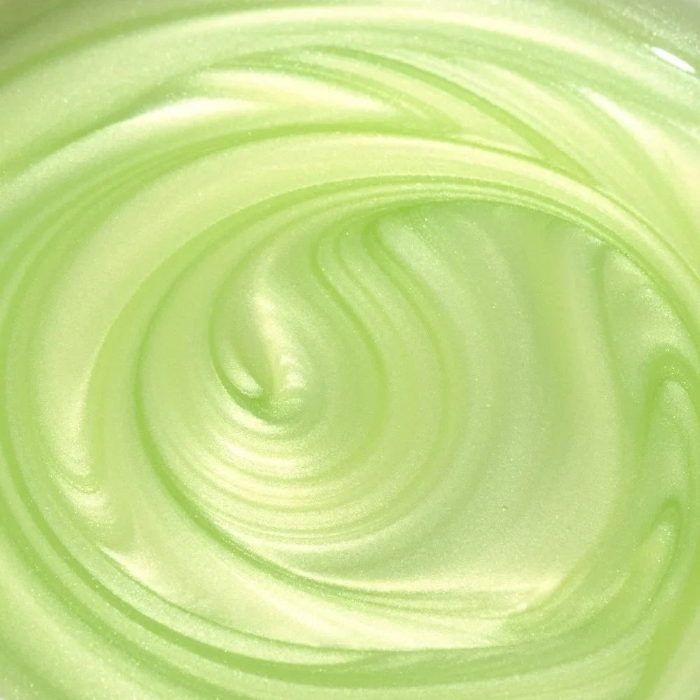 Textura del Builder Gel Cupio Pearl Bloom Sunbeam Sorbet en verde pistacho perlado al trabajarlo