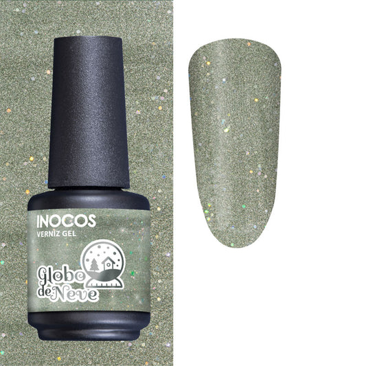 Esmalte semipermanente INOCOS Globo De Neve 15 ml, verde salvia con brillo y glitter, con muestra en uña