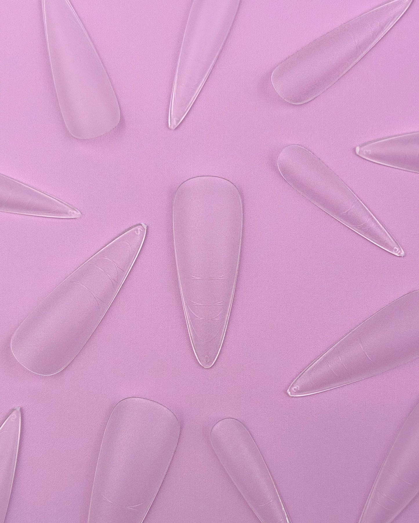 Gel Tips LUNAmoon Stiletto Medium - acabado profesional