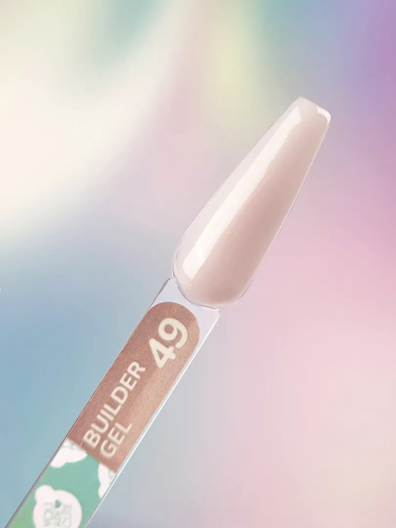 Uña de muestra con Builder Gel nr49 You Are Cute en tono rosa pálido lechoso semitransparente