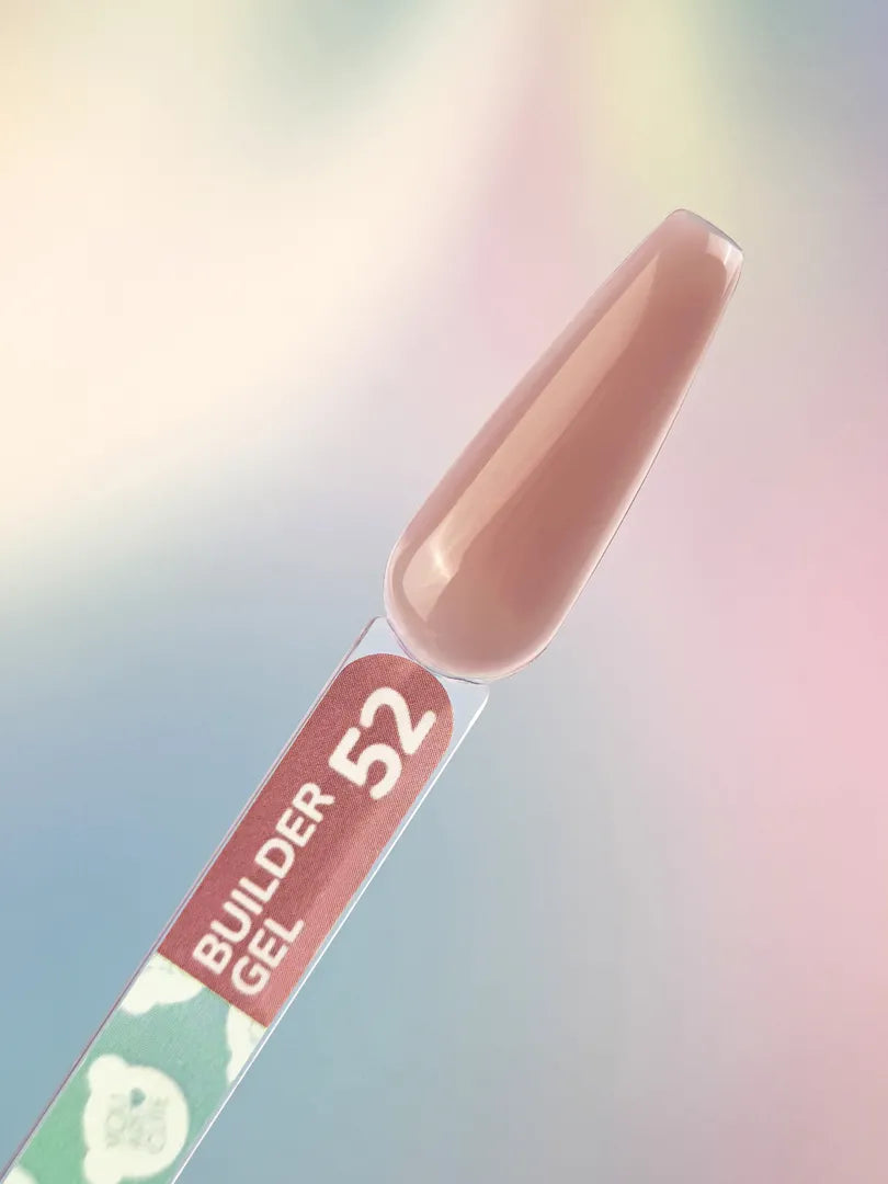 Uña de muestra con Builder Gel nr52 You Are Cute en tono nude rosado tostado semitransparente