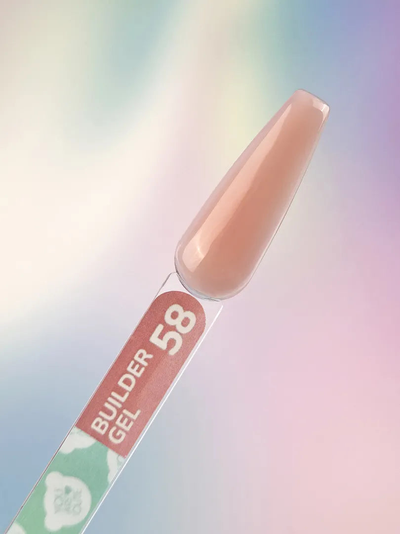 Uña de muestra con Builder Gel nr58 You Are Cute en tono melocotón claro semitransparente