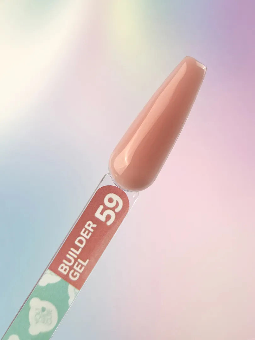 Uña de muestra con Builder Gel nr59 You Are Cute en tono salmón melocotón semitransparente