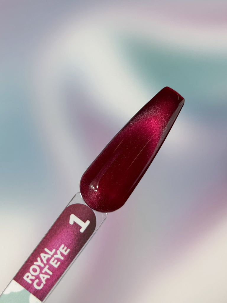 Uña de muestra con el esmalte You Are Cute Royal Cat Eye nr1 en tono frambuesa burdeos con efecto ojo de gato