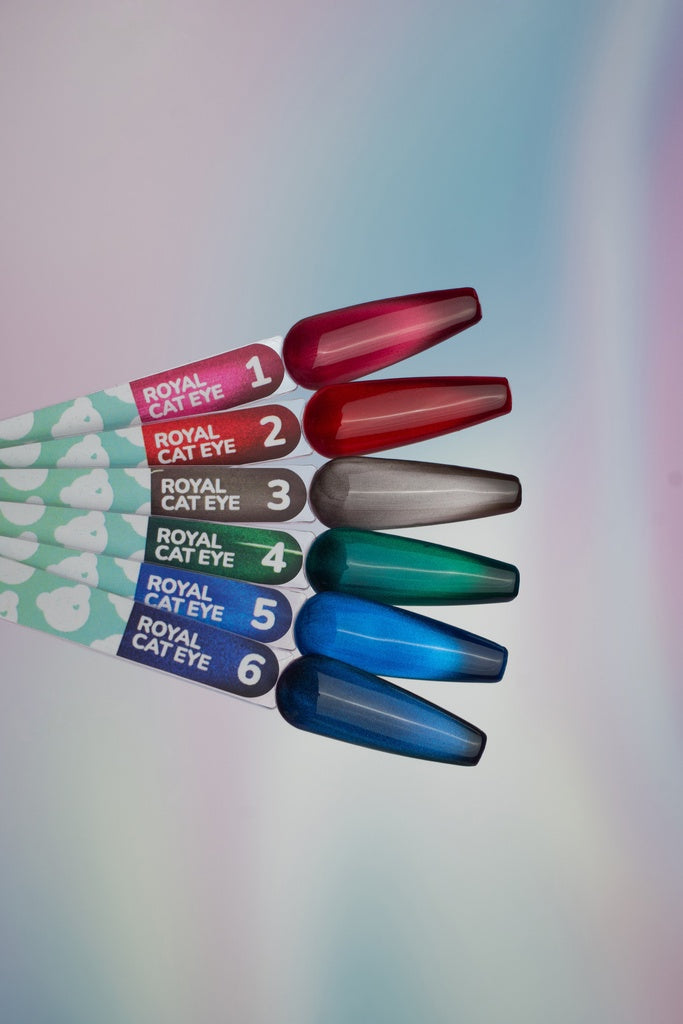 Muestrario de los seis tonos de la colección You Are Cute Royal Cat Eye, del nr1 al nr6, sobre uñas de muestra