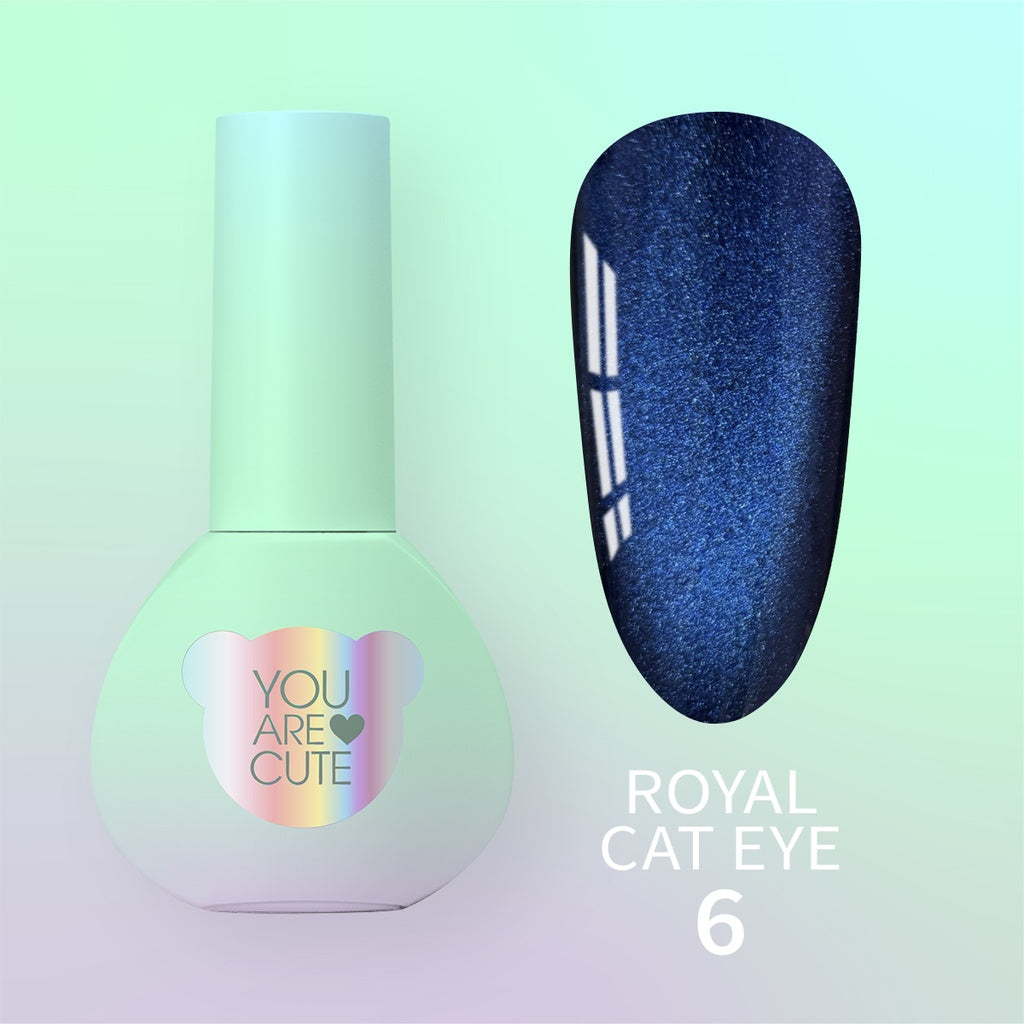 Frasco del esmalte semipermanente You Are Cute Royal Cat Eye nr6 junto a una uña de muestra en tono azul marino